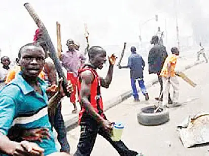 Deadly Clash Between Rival Youth Groups Triggers Chaos in Warri, Nigeria