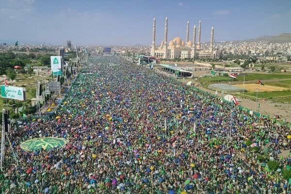 Mass Celebrations of Prophet Muhammad’s Birth Light Up Yemen and Iraq