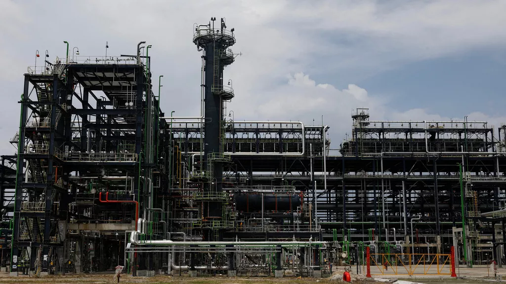 Nigerian billionaire plans expansion of Africa’s biggest oil refinery