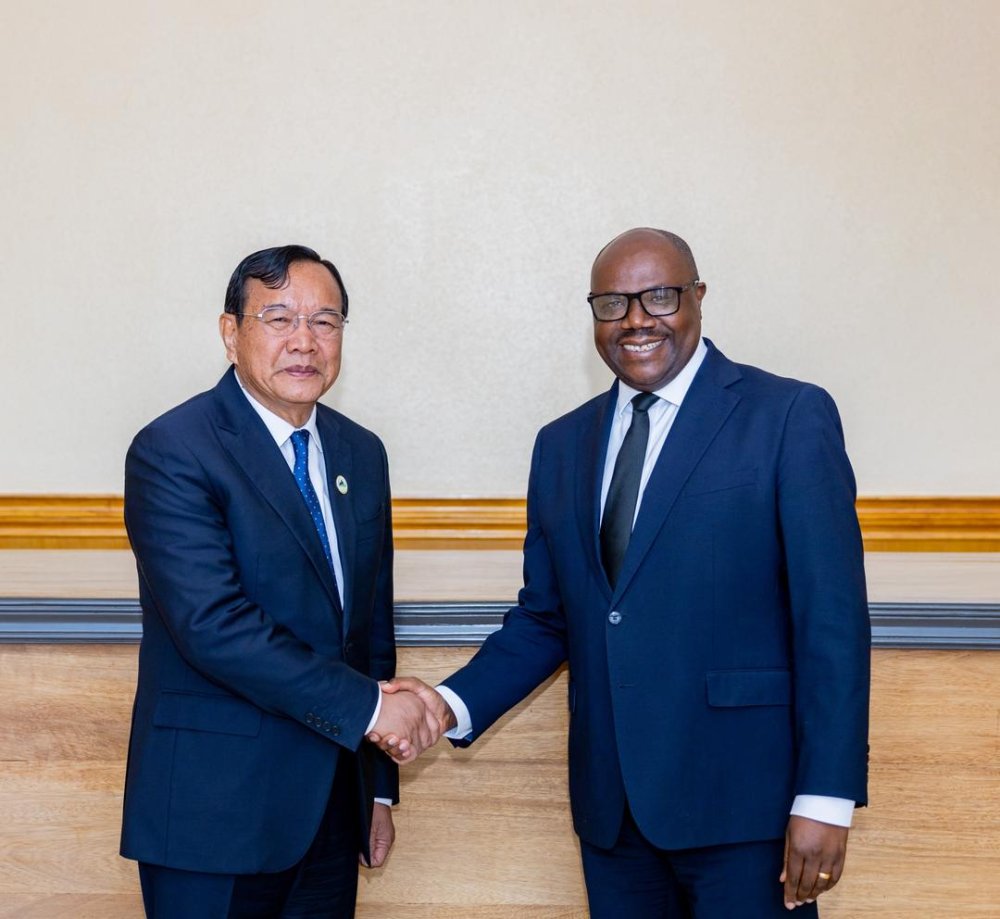 Minister Dr. Nsengiyumva receives the Deputy Prime Minister of Cambodia